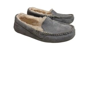 Women's Sz 8 UGG Ansley Moccasin Gray Suede Slippers Wool Lining